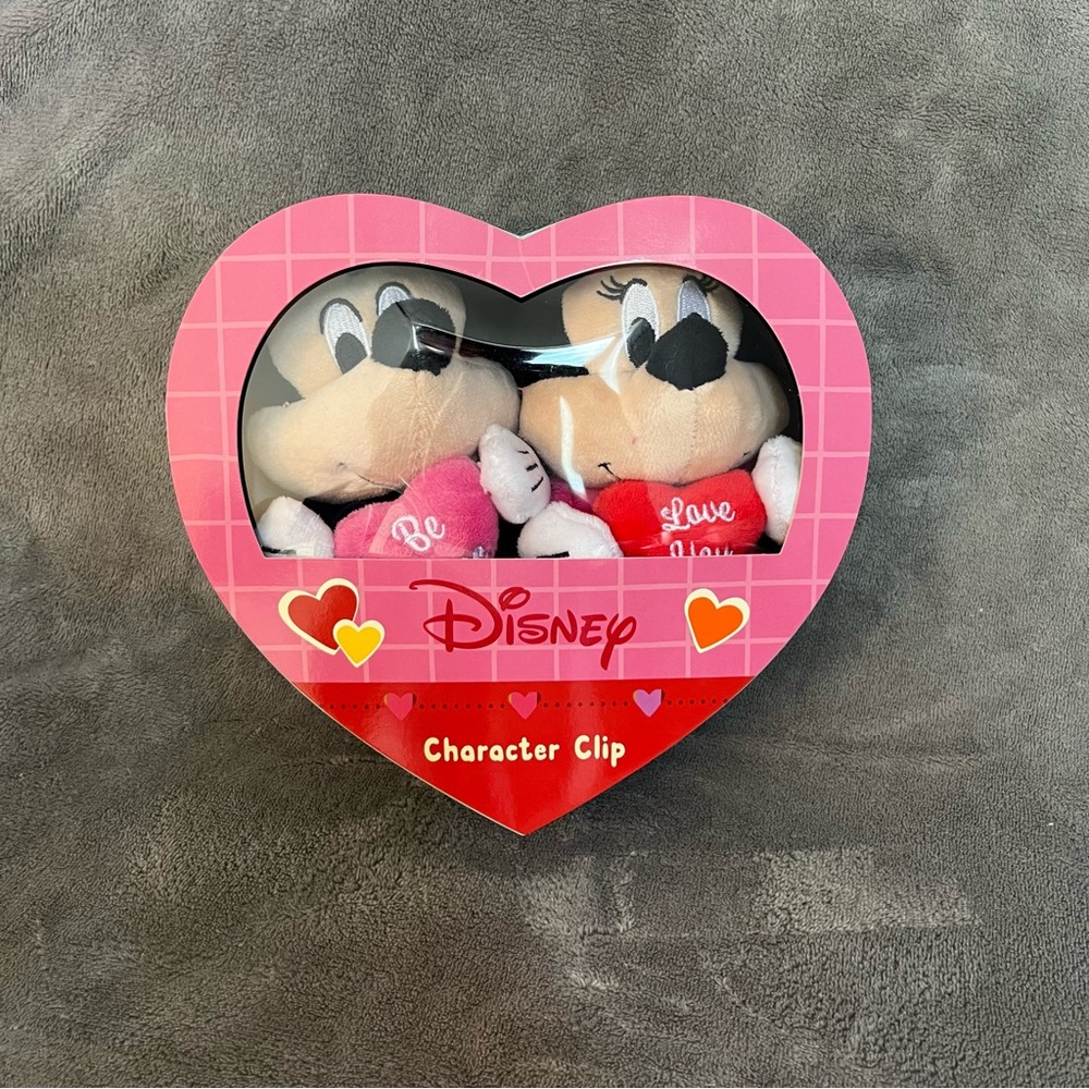 Disney RUZ Mickey & Minnie Character Clip Plush Gift Set in heart box